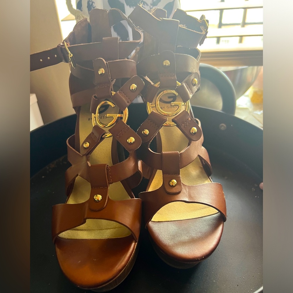Brown leather Guess wedge sandals